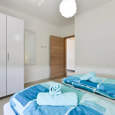 Martin Mit Beheiztem Pool With Heated Pool بيبينيا