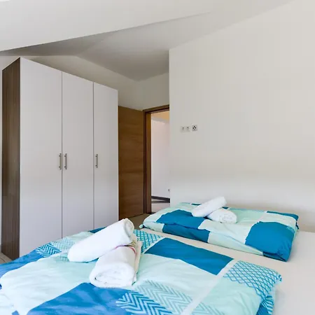 Martin Mit Beheiztem Pool With Heated Pool بيبينيا
