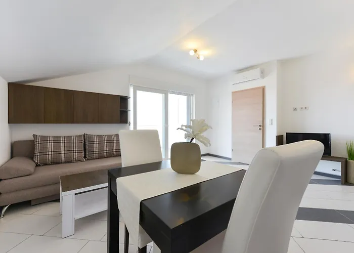 Martin Mit Beheiztem Pool With Heated Pool Apartman Bibinje