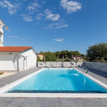 Martin Mit Beheiztem Pool With Heated Pool