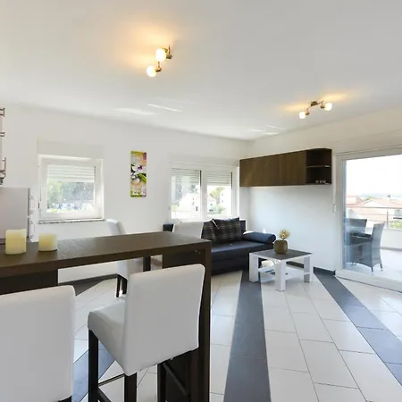 Apartament Martin Mit Beheiztem Pool With Heated Pool Bibinje